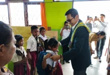 Kolaborasi KPK dan Bank Mandiri Bantu Siswa Batu Esa