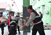 Kapolda NTT Bantu Korban Kebakaran Rumah Dinas TNI AD