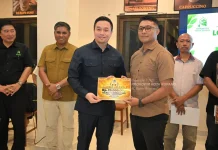 Wali Kota Kupang Serahkan Hadiah Lomba Kebersihan Kelurahan