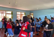 PMI Salurkan Bantuan Kemanusiaan di SLB Karya Murni Ruteng