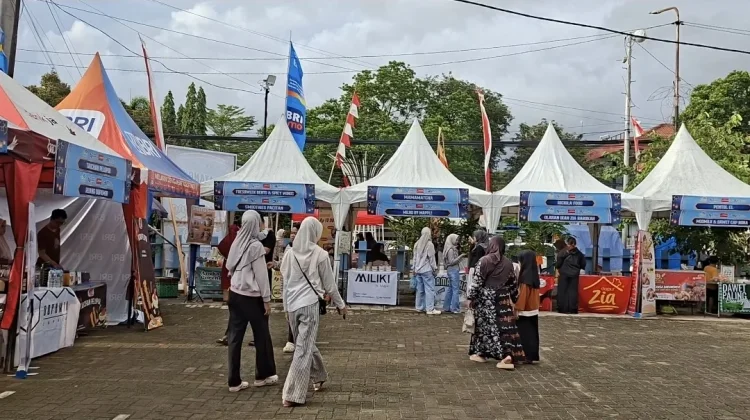 Keramaian Bazar UMKM Kampoeng Ramadhan 2026 saat Menjelang Berbuka