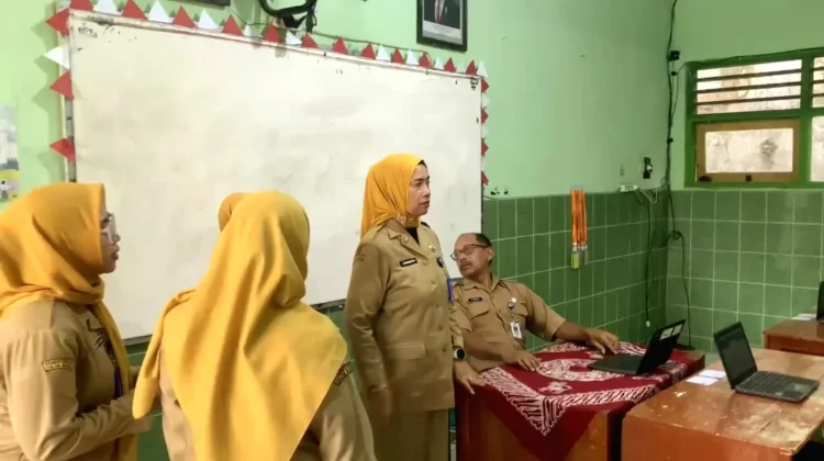 Potret Pengecekan Kesiapan Pelaksanaan TKA Jenjang SMP oleh Dindik Kota Madiun