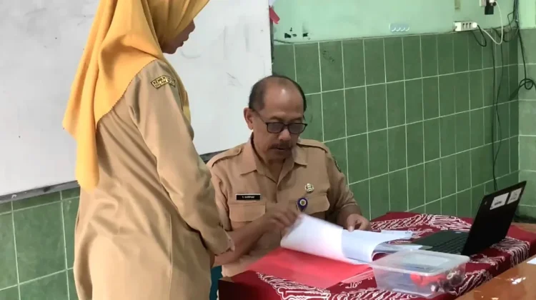 Potret Pengecekan Kesiapan Pelaksanaan TKA Jenjang SMP oleh Dindik Kota Madiun