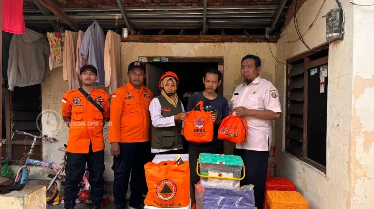 Dua Rumah Roboh dalam Sehari, BPBD Kota Madiun Salurkan Bantuan