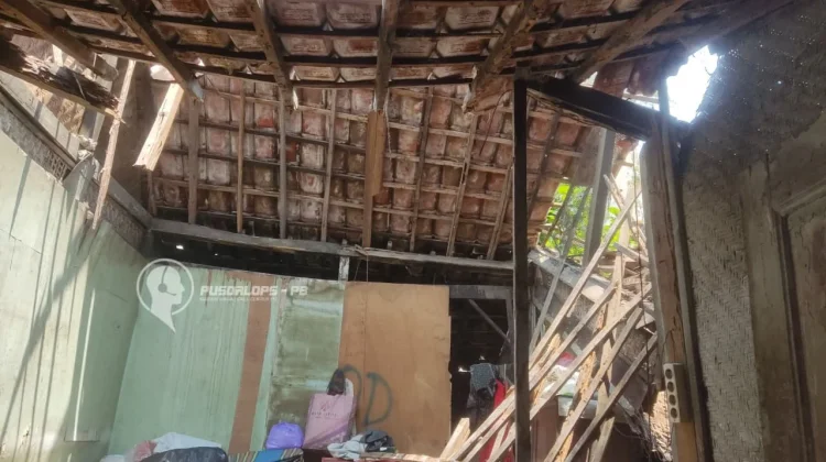 Dua Rumah Roboh dalam Sehari, BPBD Kota Madiun Salurkan Bantuan