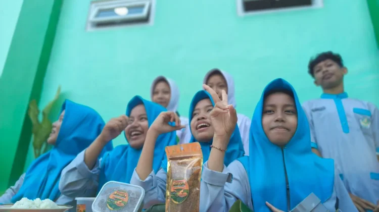 ABSULE, Siswa MTsN 12 Madiun Sukses Olah Makanan Sisa MBG Jadi Abon sukun lele