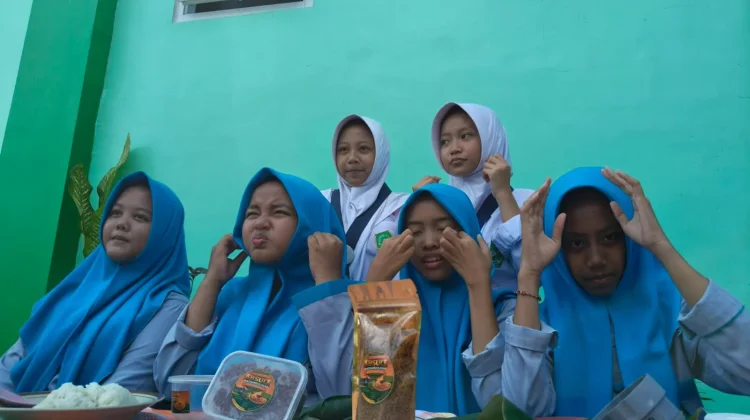 ABSULE, Siswa MTsN 12 Madiun Sukses Olah Makanan Sisa MBG Jadi Abon sukun lele