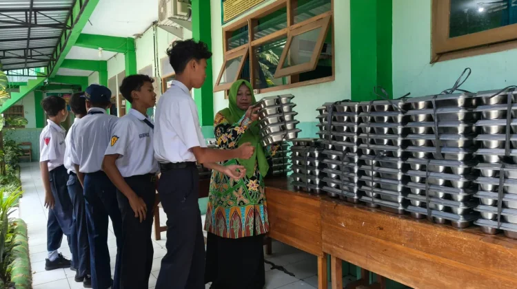 ABSULE, Siswa MTsN 12 Madiun Sukses Olah Makanan Sisa MBG Jadi Abon sukun lele