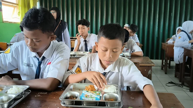 ABSULE, Siswa MTsN 12 Madiun Sukses Olah Makanan Sisa MBG Jadi Abon sukun lele