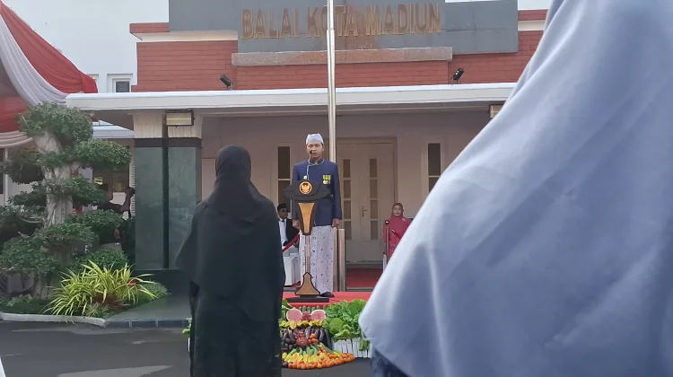 Apel Hari Kartini di Halaman Balai Kota Madiun