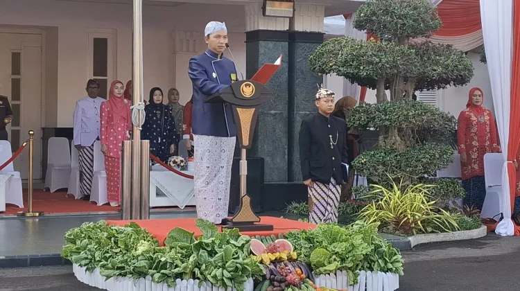 Apel Hari Kartini di Halaman Balai Kota Madiun