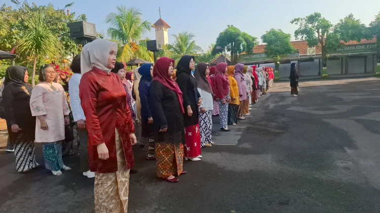 Apel Hari Kartini di Halaman Balai Kota Madiun