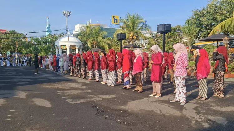 Apel Hari Kartini di Halaman Balai Kota Madiun