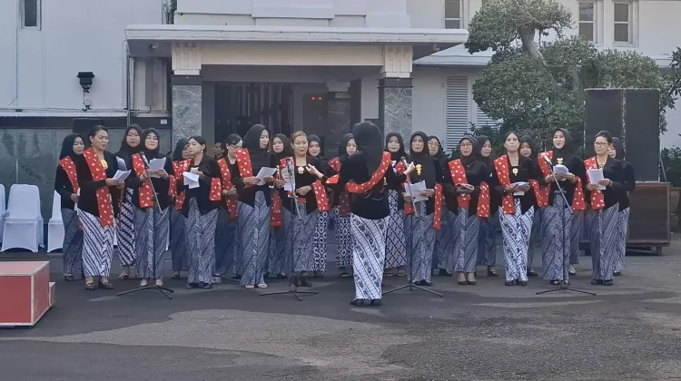 Apel Hari Kartini di Halaman Balai Kota Madiun