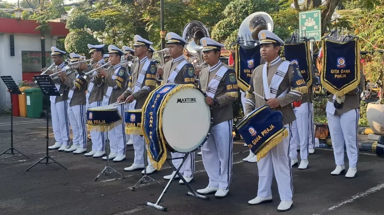 Apel Hari Kartini di Halaman Balai Kota Madiun