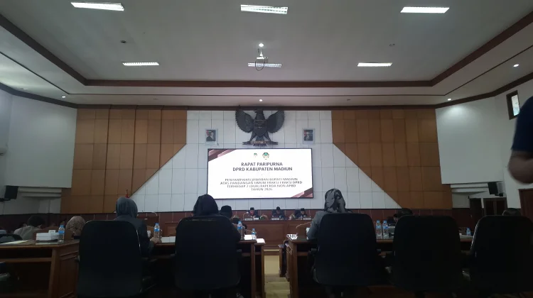 Rapat Paripurna DPRD Bupati Madiun Jawab Pandangan Umum Fraksi atas Dua Raperda
