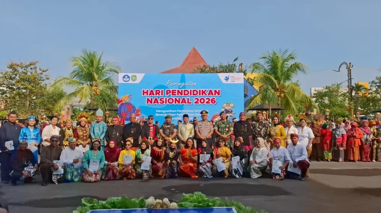 Baju Adat Warnai Upacara Hardiknas 2026 di Kota Madiun