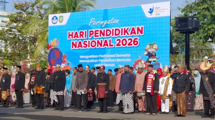 Baju Adat Warnai Upacara Hardiknas 2026 di Kota Madiun