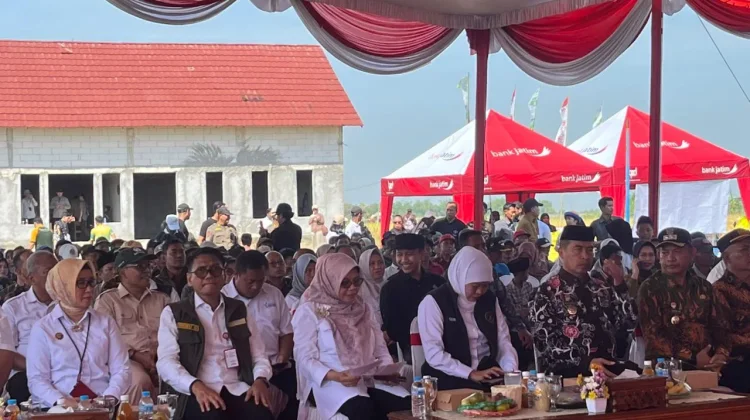 Gubernur Jawa Timur Hadiri Gerakan Panen dan Percepatan Tanam Padi di Kab. Madiun