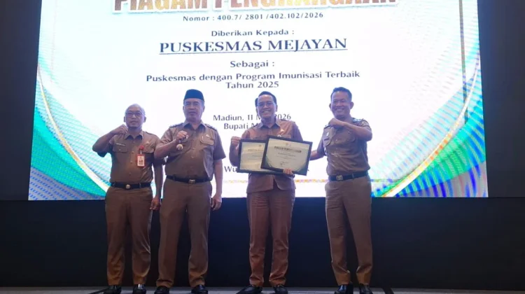 Pemkab Madiun Berikan Penghargaan kepada Puskesmas Berprestasi