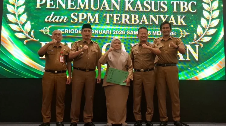 Pemkab Madiun Berikan Penghargaan kepada Puskesmas Berprestasi