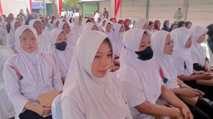 Ratusan Buruh Pabrik Rokok di Kabupaten Madiun Terima BLT