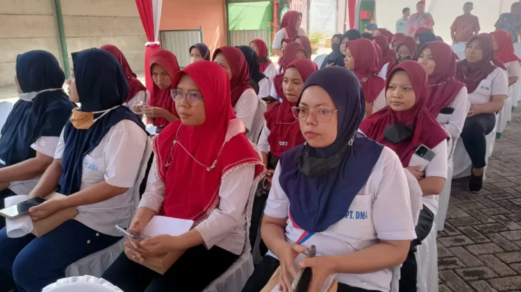 Ratusan Buruh Pabrik Rokok di Kabupaten Madiun Terima BLT