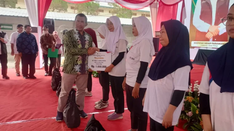 Ratusan Buruh Pabrik Rokok di Kabupaten Madiun Terima BLT
