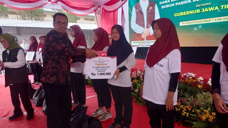 Ratusan Buruh Pabrik Rokok di Kabupaten Madiun Terima BLT
