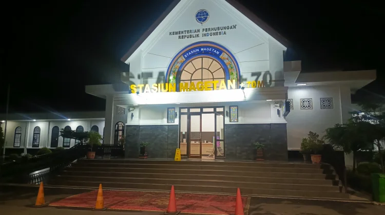Kawasan Depan Stasiun Magetan Terus Disempurnakan, Lokomotif Bakal Jadi Ikon Baru