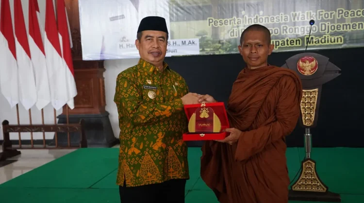 Gaungkan Pesan Perdamaian, Bupati Madiun Berangkatkan Peserta IWFP 2026