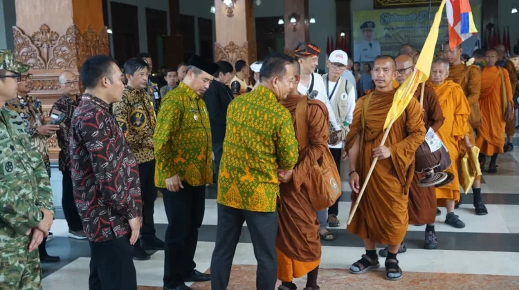 Gaungkan Pesan Perdamaian, Bupati Madiun Berangkatkan Peserta IWFP 2026