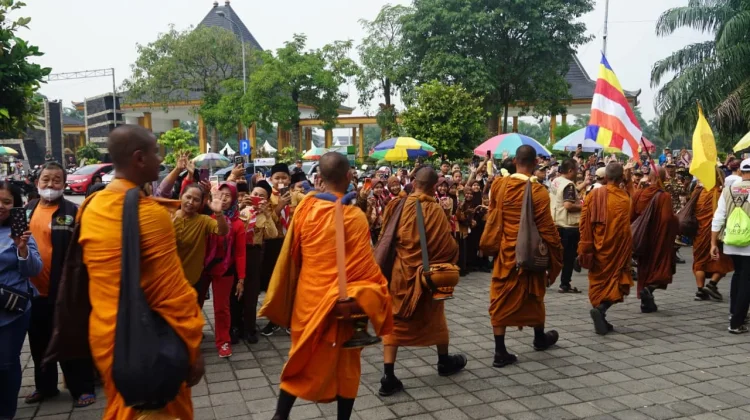 Gaungkan Pesan Perdamaian, Bupati Madiun Berangkatkan Peserta IWFP 2026