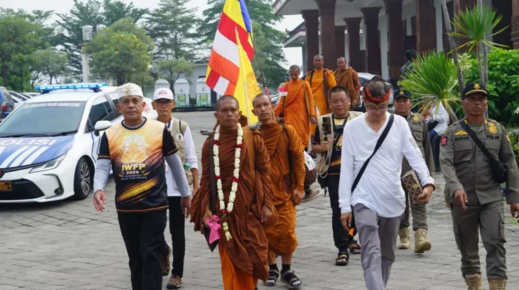 Gaungkan Pesan Perdamaian, Bupati Madiun Berangkatkan Peserta IWFP 2026