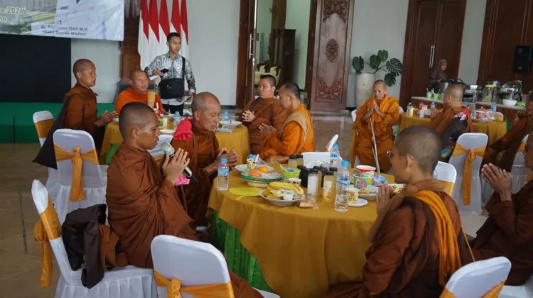 Gaungkan Pesan Perdamaian, Bupati Madiun Berangkatkan Peserta IWFP 2026