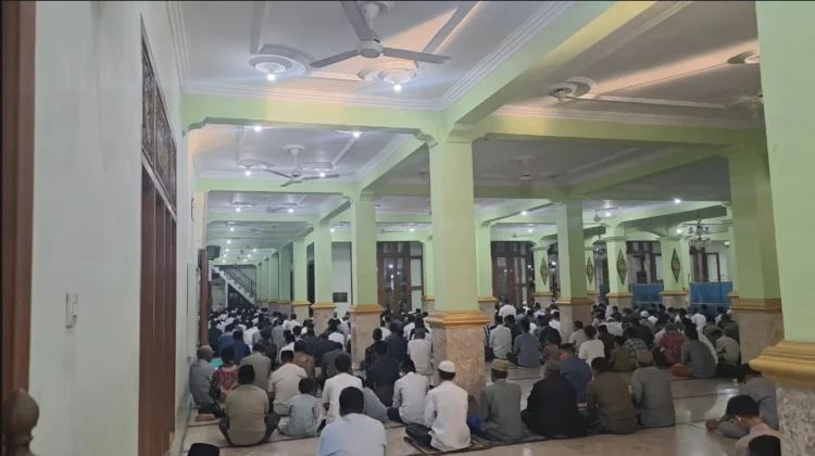 Iduladha, Ribuan Umat Muslim Memadati Masjid Agung Baitul Hakim Kota Madiun
