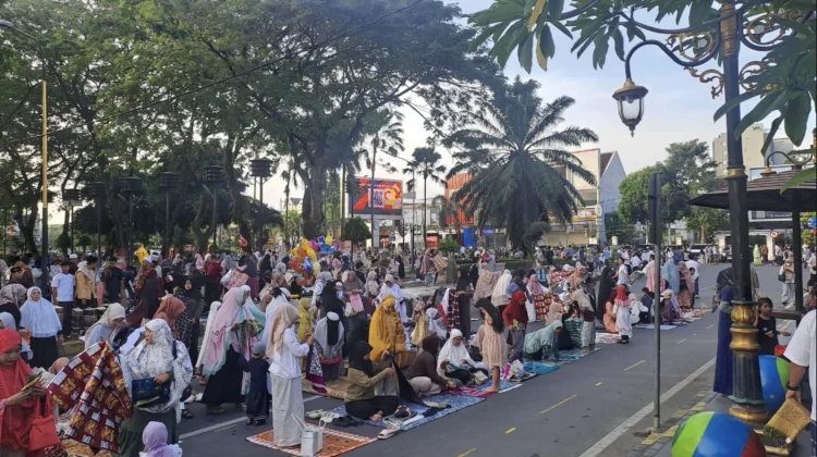 Iduladha, Ribuan Umat Muslim Memadati Masjid Agung Baitul Hakim Kota Madiun