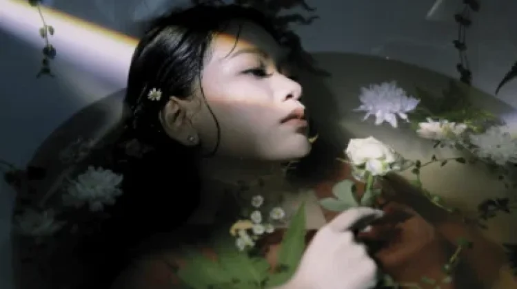 Suara Dibalik Hits Viral “Menerima Luka”, Natasya Sabella Resmi Rilis “Juni Nanti"