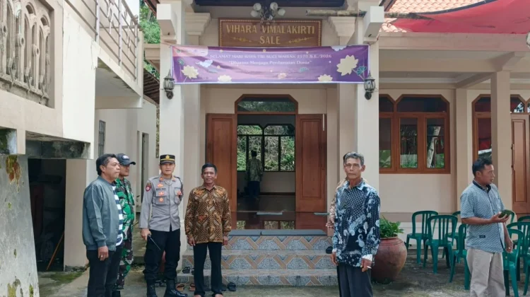 Kondusif, Umat Buddha Magetan Ikuti Ibadah Waisak Nasional Secara Virtual