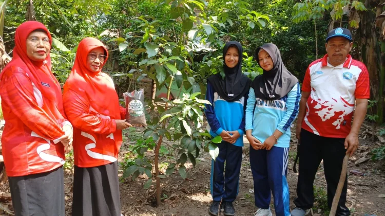 Sistem Integritas Kompor, Abu dan Kotoran Hewan Tuk Pemulihan Lahan Desa