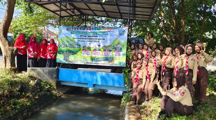Aksi Nyata MTsN 1 Madiun Kelola Sampah Plastik