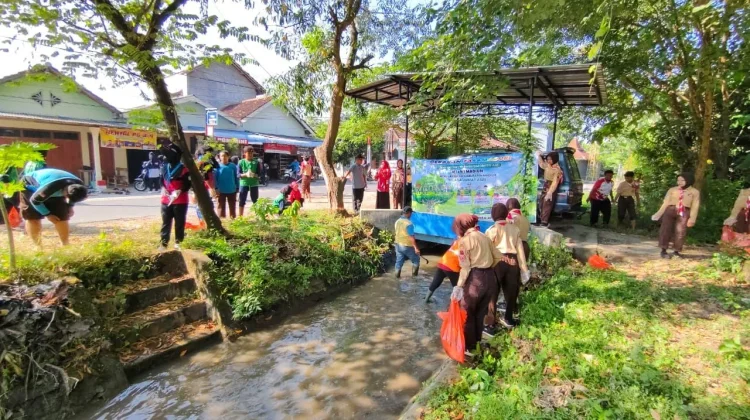 Aksi Nyata MTsN 1 Madiun Kelola Sampah Plastik