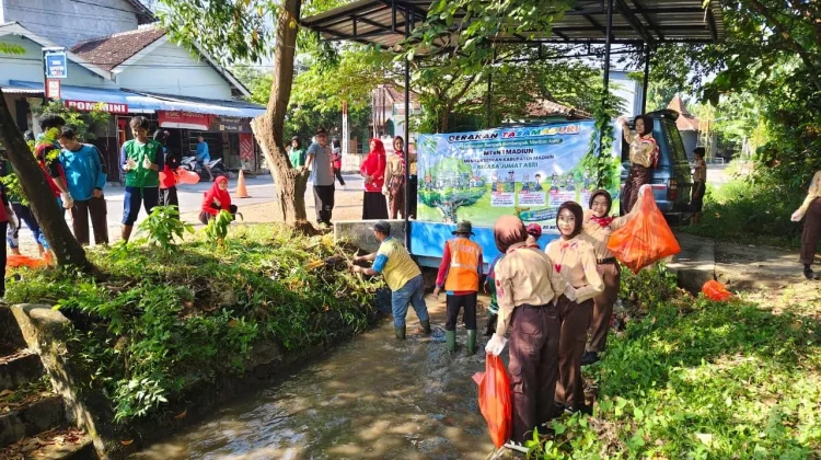 Aksi Nyata MTsN 1 Madiun Kelola Sampah Plastik