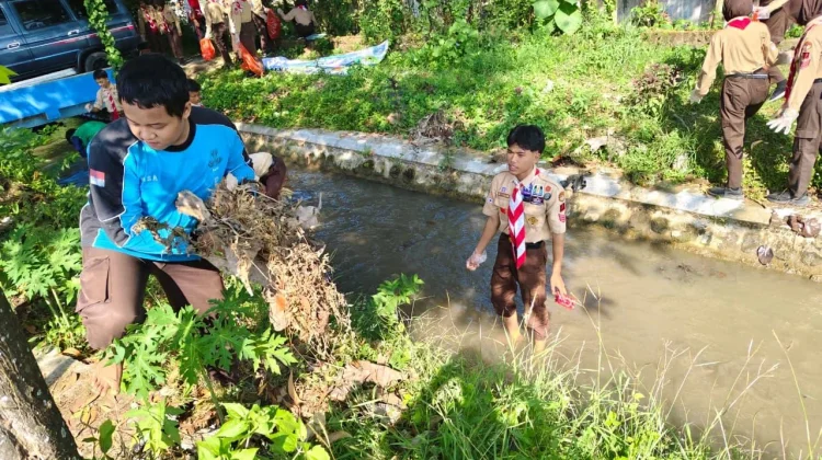 Aksi Nyata MTsN 1 Madiun Kelola Sampah Plastik