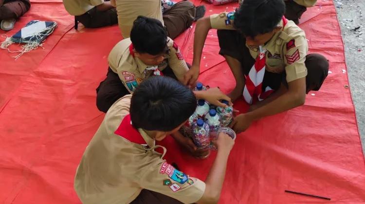 Aksi Nyata MTsN 1 Madiun Kelola Sampah Plastik