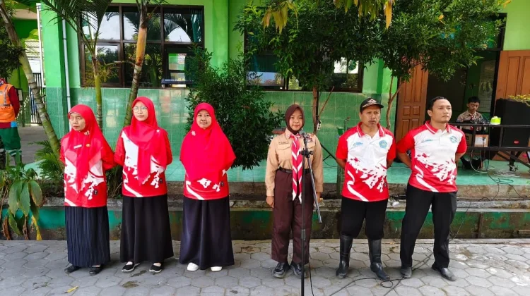 Aksi Nyata MTsN 1 Madiun Kelola Sampah Plastik