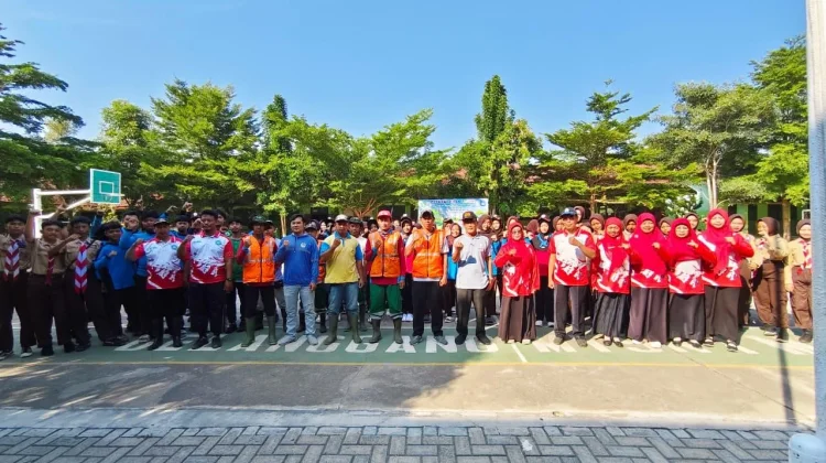 Aksi Nyata MTsN 1 Madiun Kelola Sampah Plastik