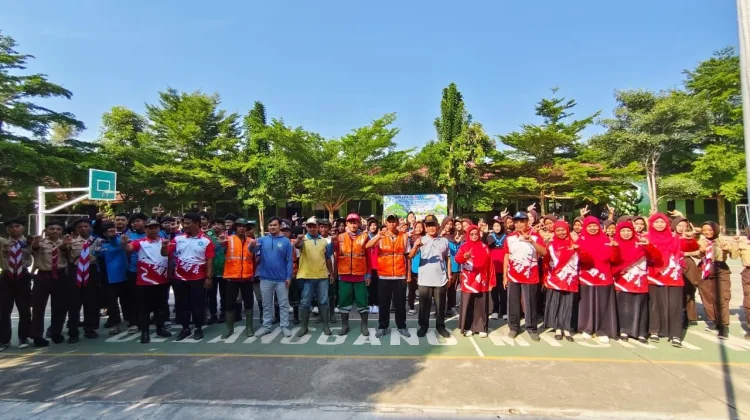 Aksi Nyata MTsN 1 Madiun Kelola Sampah Plastik