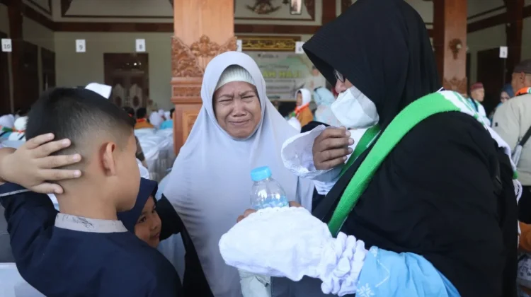 Jemaah Haji Kloter 24 dan 25 Kabupaten Madiun Tiba di Tanah Air