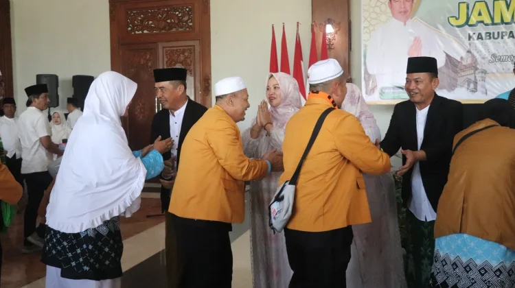 Jemaah Haji Kloter 24 dan 25 Kabupaten Madiun Tiba di Tanah Air